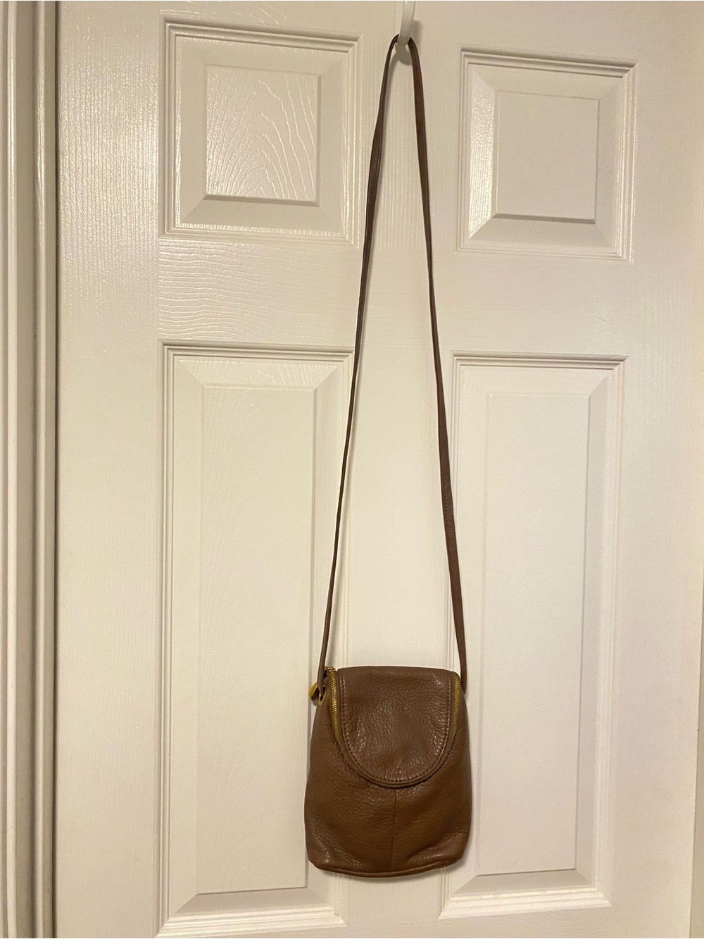 HOBO Leather Fern Crossbody - Picture 3 of 9